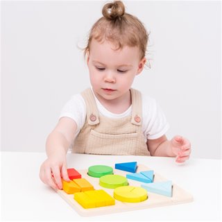 Geometric shapes puzzle board